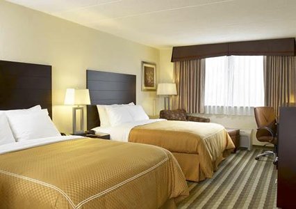 Comfort Inn & Suites Washington 02.[1]
